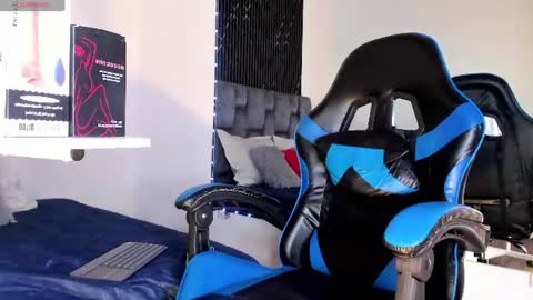 Snapshot of maxpower003 chatting on July 19, 12:58 am maxpower003 online show from July 19, 12:58 am