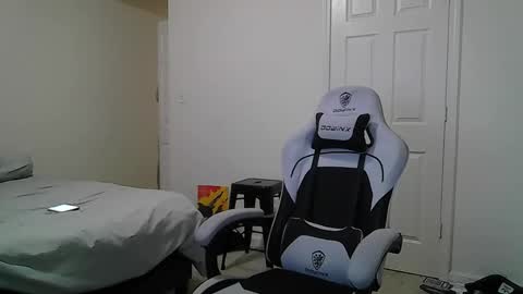 Snapshot of maxryderr chatting on November 16, 12:27 am Max Ryder online show from November 16, 12:27 am