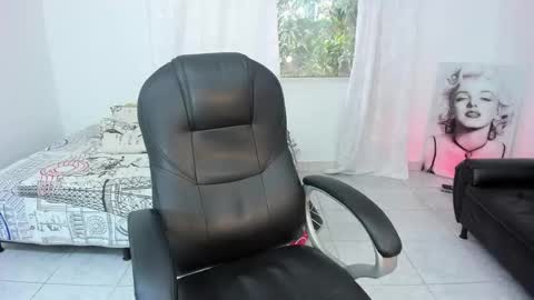 MaxThomson online show from September 29, 7:51 pm