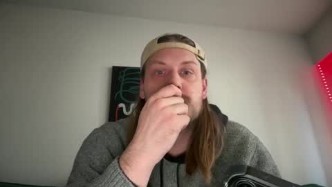 Snapshot of maxwatts95 chatting on April 5, 8:50 pm Max Watts online show from April 5, 8:50 pm