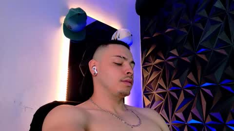 MAX online show from October 11, 7:34 pm