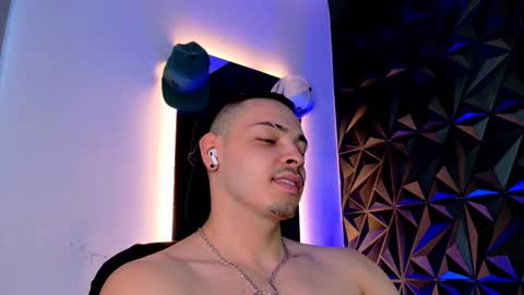 MAX online show from October 14, 10:32 pm