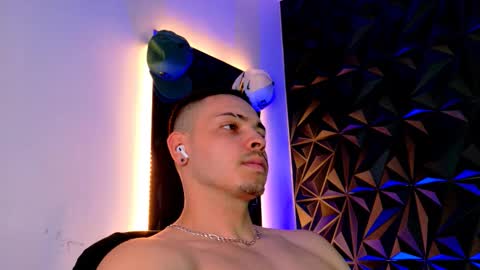 MAX online show from October 19, 1:06 am