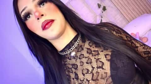 Snapshot of maxxine_vxx chatting on May 7, 8:47 pm Valentina online show from May 7, 8:47 pm