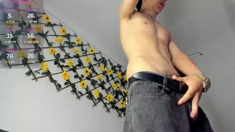 Snapshot of maxxx_bigcock chatting on May 27, 8:44 am Max online show from May 27, 8:44 am