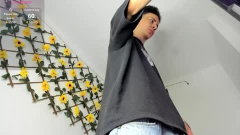 Snapshot of maxxx_bigcock chatting on June 3, 2:47 am Max online show from June 3, 2:47 am