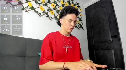 Snapshot of maxxx_bigcock chatting on June 4, 2:17 am Max online show from June 4, 2:17 am