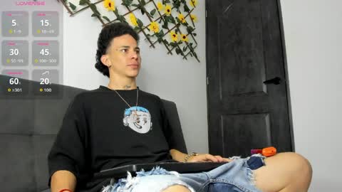 Snapshot of maxxx_bigcock chatting on June 5, 2:40 am Max online show from June 5, 2:40 am