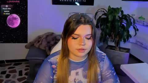 Maxine Minx online show from November 15, 11:21 pm