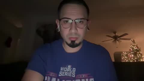 Snapshot of maxzies490597 chatting on December 16, 4:17 am maxzies490597 online show from December 16, 4:17 am