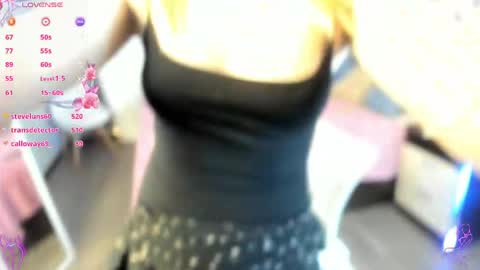 Leila online show from April 1, 1:41 pm