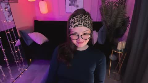 Snapshot of maya___muse chatting on February 22, 2:04 pm Maya online show from February 22, 2:04 pm