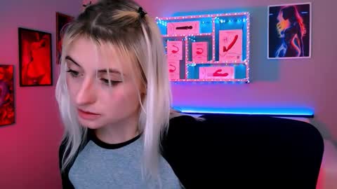 Snapshot of maya_crystal chatting on January 14, 8:36 pm Maya online show from January 14, 8:36 pm