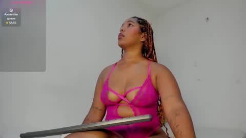 Snapshot of maya_graham_ chatting on February 12, 5:35 am Maya online show from February 12, 5:35 am