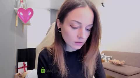 Snapshot of maya_l chatting on December 15, 3:27 pm Maya online show from December 15, 3:27 pm