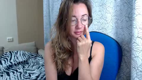 Snapshot of mayacateyes chatting on October 24, 4:53 am Maya online show from October 24, 4:53 am