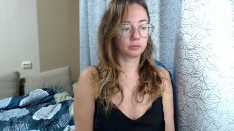 Snapshot of mayacateyes chatting on November 2, 3:53 am Maya online show from November 2, 3:53 am