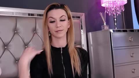 Snapshot of mayahales chatting on March 3, 12:22 pm Maya online show from March 3, 12:22 pm