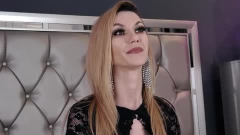 Snapshot of mayahales chatting on March 19, 11:58 am Maya online show from March 19, 11:58 am