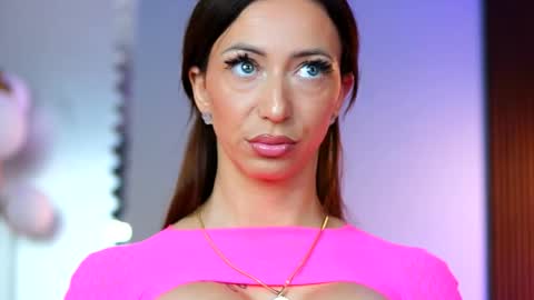 Maya online show from September 8, 6:07 pm