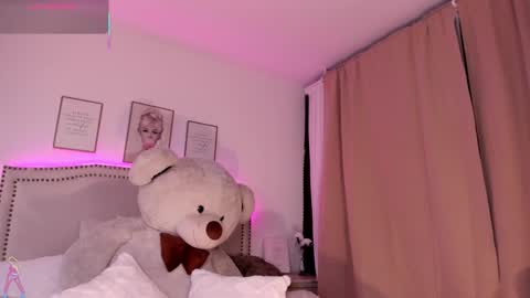 Mayajhons online show from December 17, 11:27 am