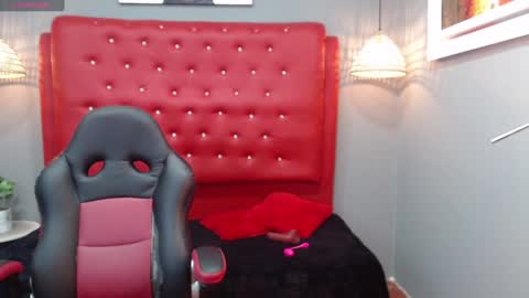 Maya online show from December 23, 3:01 pm