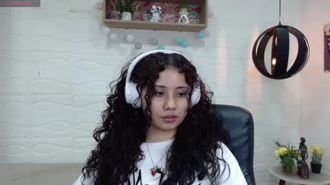 Maya online show from January 30, 7:15 pm