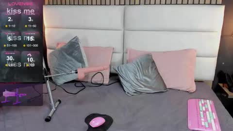Nicolle Ruselle   Hello my lovely  schedule for great fun from  630 am and end 800 pm Colombian time I wait for you online show from January 15, 4:00 pm