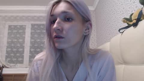 maybe_doll online show from October 19, 9:04 pm