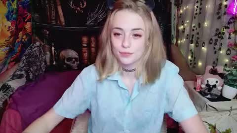 Snapshot of maybe_yours333 chatting on August 7, 11:56 am maybe_yours333 online show from August 7, 11:56 am