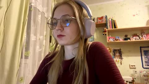 Lola online show from September 26, 3:49 pm