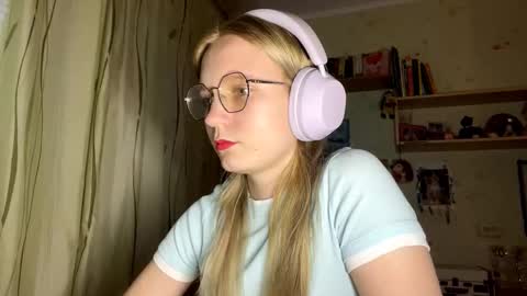 Lola online show from September 27, 2:33 pm