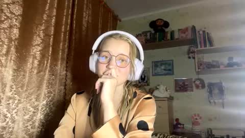 Lola online show from October 2, 7:21 pm