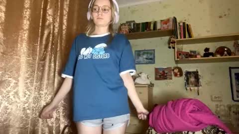 Lola online show from October 4, 5:44 pm