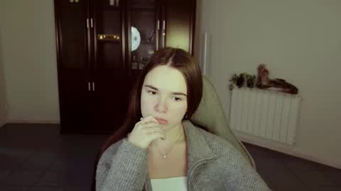 maybloom_ online show from December 5, 5:16 am