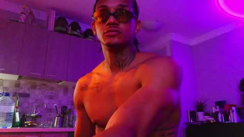 Snapshot of maykol_brown chatting on April 15, 7:43 pm MAYKOL BROWN online show from April 15, 7:43 pm