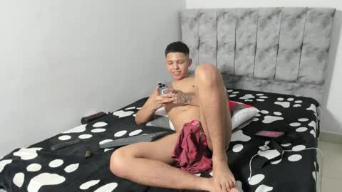 Snapshot of maykyboyx chatting on June 4, 1:39 pm Mayky... online show from June 4, 1:39 pm
