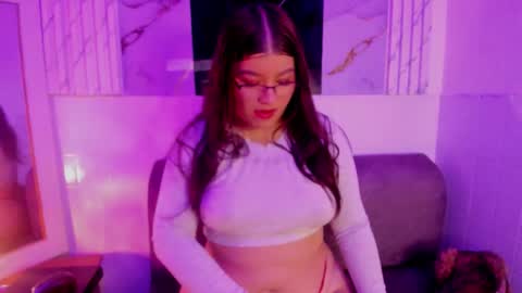 Snapshot of maylin_sweett chatting on November 6, 11:15 pm maylin_sweett online show from November 6, 11:15 pm