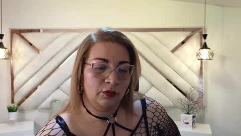 Mailyn online show from February 17, 7:42 pm