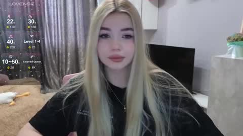 Snapshot of maymallorie chatting on December 13, 8:09 am may online show from December 13, 8:09 am
