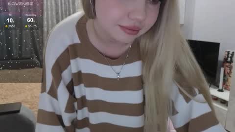 Snapshot of maymallorie chatting on February 3, 3:27 pm may online show from February 3, 3:27 pm