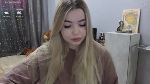 Snapshot of maymallorie chatting on February 13, 6:38 pm may online show from February 13, 6:38 pm