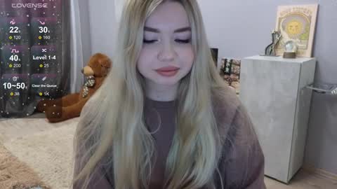 Snapshot of maymallorie chatting on February 16, 4:20 am may online show from February 16, 4:20 am