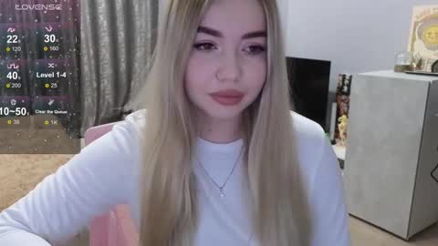 Snapshot of maymallorie chatting on February 27, 2:43 pm may online show from February 27, 2:43 pm