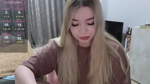 Snapshot of maymallorie chatting on March 2, 9:22 pm may online show from March 2, 9:22 pm