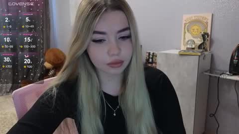Snapshot of maymallorie chatting on March 4, 11:19 am may online show from March 4, 11:19 am