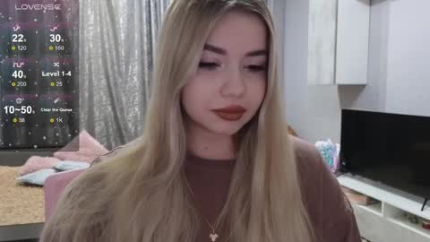 Snapshot of maymallorie chatting on March 7, 1:53 am may online show from March 7, 1:53 am