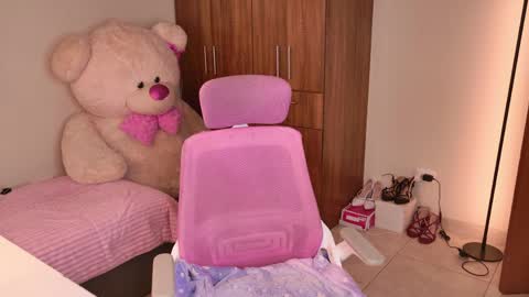 may online show from April 11, 9:19 pm