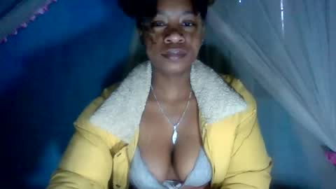 Snapshot of mayrah5 chatting on July 7, 6:58 am mayrah online show from July 7, 6:58 am