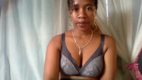 Snapshot of mayrah5 chatting on July 11, 6:27 am mayrah online show from July 11, 6:27 am